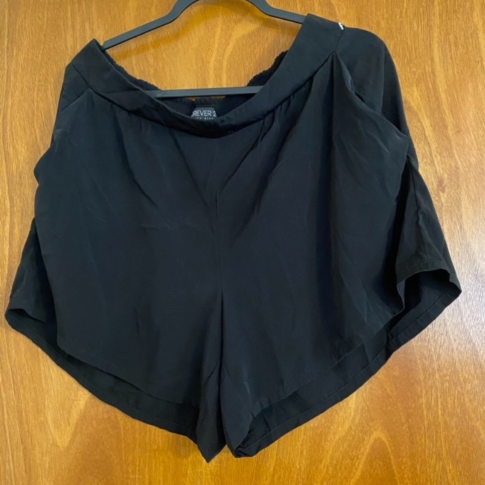 Forever 21 plus size black shorts size 1X